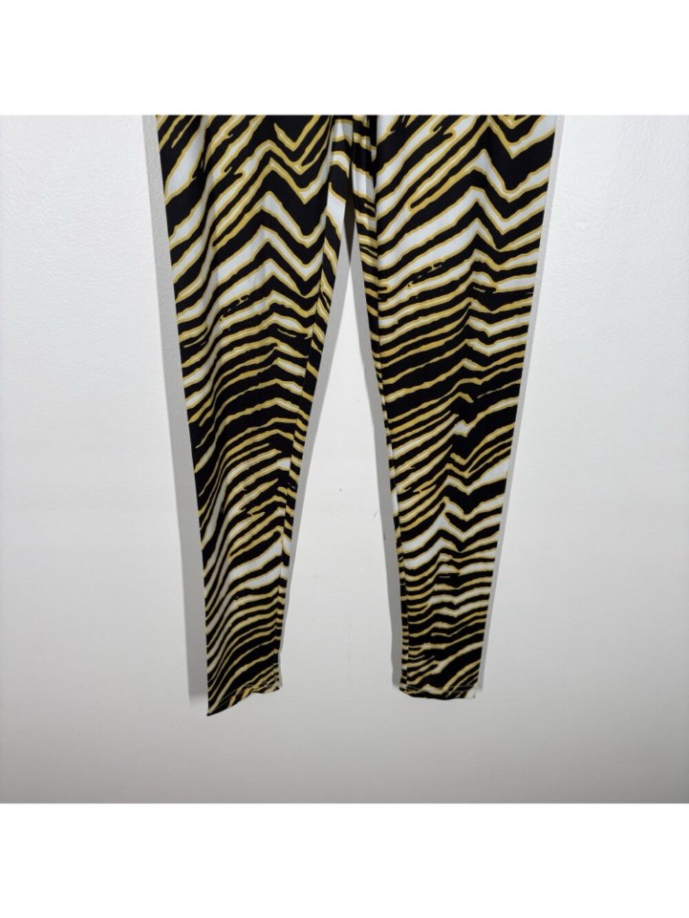 Zubaz NFL Women’s Size L Basic Zebra Print Legging Pittsburgh Steelers NWT - Picture 3 of 10
